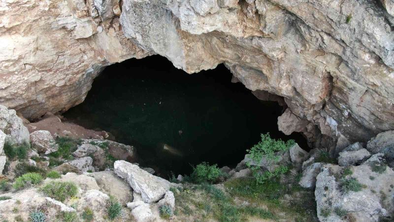 Sivas’ta gizemli mağara yağışların etkisiyle su doldu
