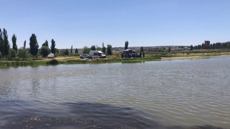 Diyarbakır’da Dicle Nehri’ne giren 3 genç kayboldu
