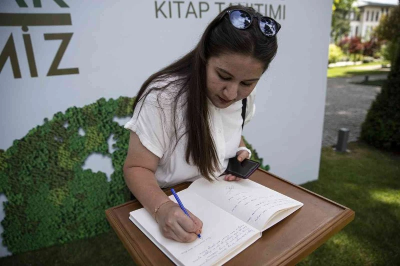 Çevreci gençler, Cumhurbaşkanlığı Külliyesi’nin ’yeşil defteri’ne çevre hayallerini yazdı
