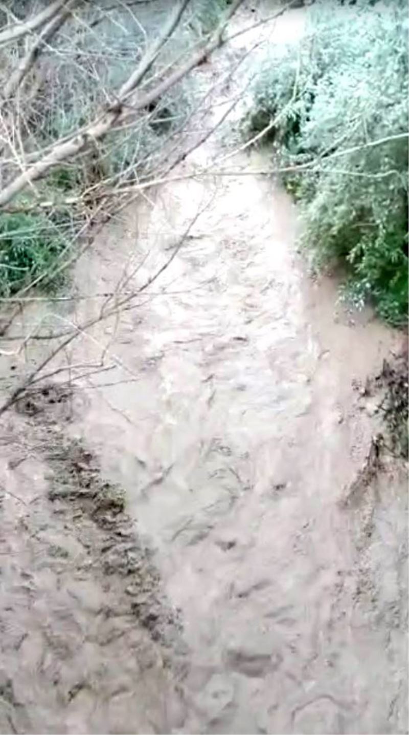 Sağanak yağış Yeşilhisar’da su taşkınına neden oldu
