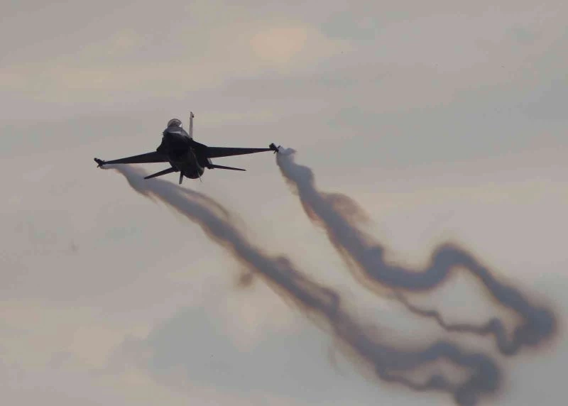 Dosta güven düşmana korku: SOLOTÜRK’ten muhteşem prova
