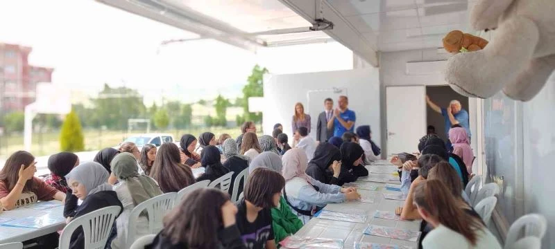 Motivasyon tırı ile tanıştılar
