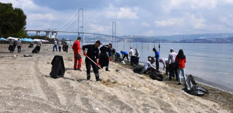 Altınova Hersek Plajı’nda çevre temizliği seferberliği
