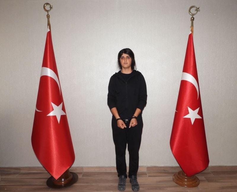 Terör örgütü PKK/YPG’nin suikastçısı olarak çeşitli eylemlere katıldığı belirlenen Dilbirin Kaçar, MİT’in Suriye’deki operasyonuyla Türkiye’ye getirildi.
