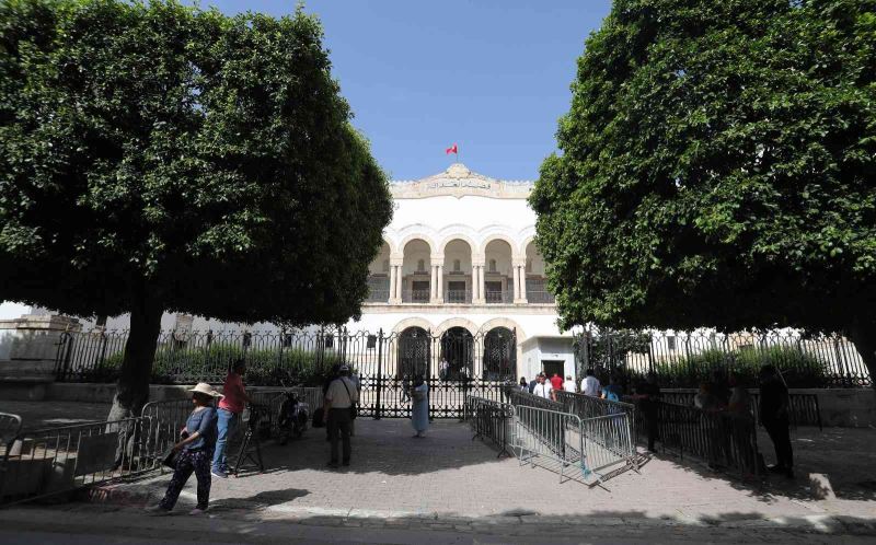 Tunus’ta hakimler, görevden alınanlar için 1 haftalık grevde

