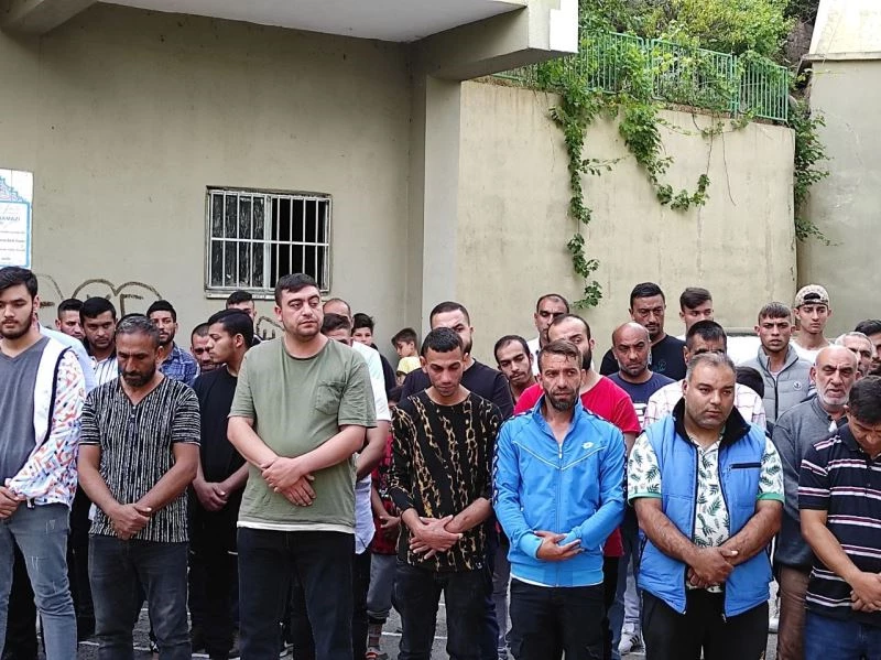 Konteynerle duvarın arasında sıkışarak can veren minik Yakup son yolculuğuna uğurlandı
