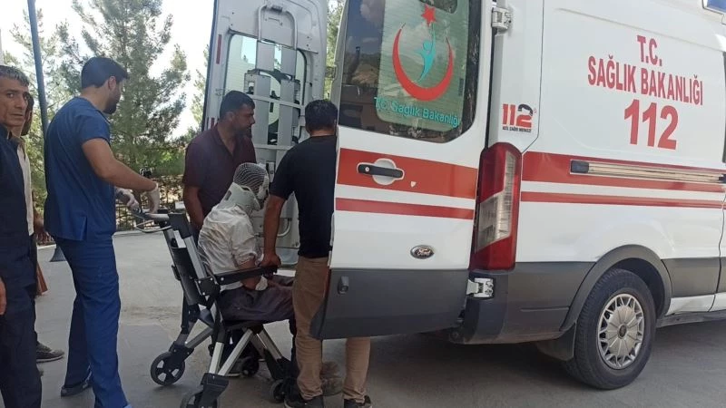 Traktör römorkundan düşen vatandaş ağır yaralandı
