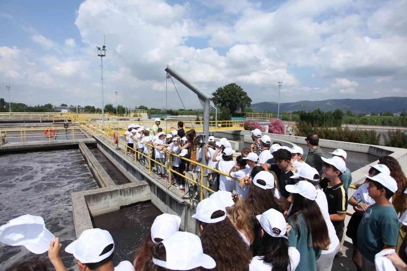 Bursa’da öğrenciler, yeşil çevre için kolları sıvadı
