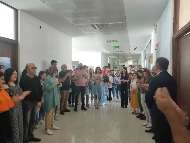 28 öğrencinin yaptığı 60 eser, sergide sergileniyor
