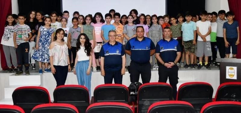 Altınova’da öğrencilere, 