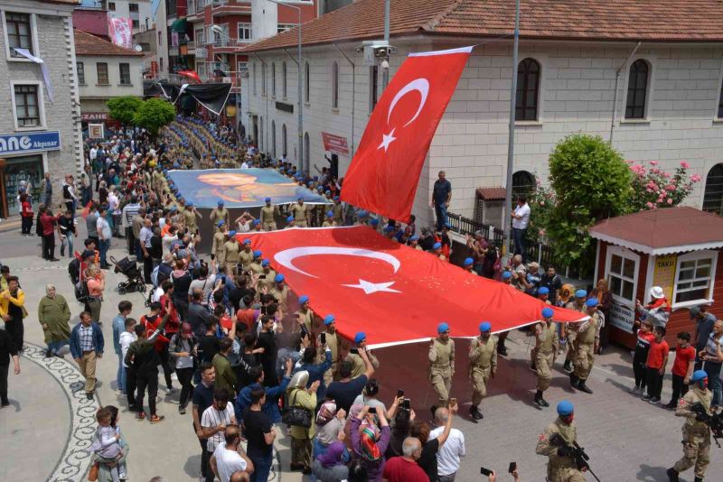 95 kilometrelik ‘Atatürk ve İstiklal Yolu Yürüyüşü’ne komandolar da katıldı
