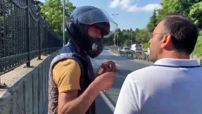 Yolda kaldım diyerek dilendi, kendisini görüntüleyen gazetecileri tehdit etti
