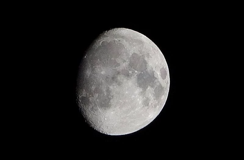 Geceyi aydınlatan şişkin ay görsel şölen sundu
