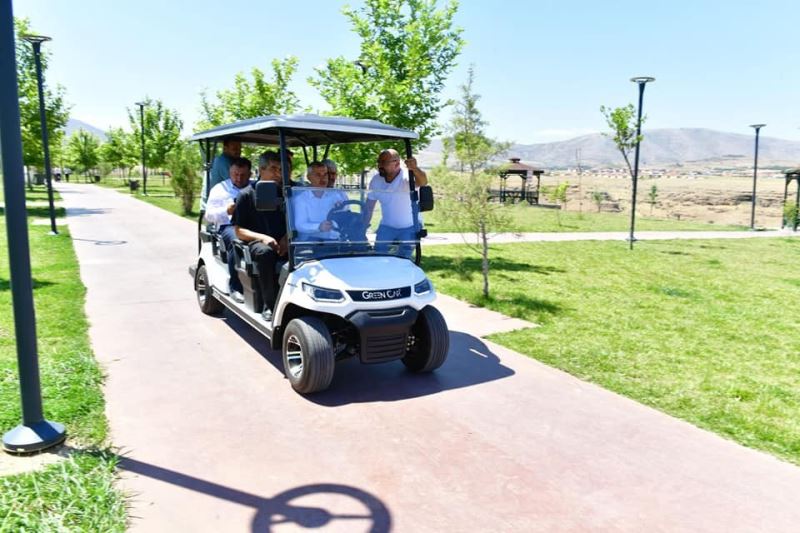 Başkan Çınar, Beylerderesi şehir parkı seyir terasını inceledi
