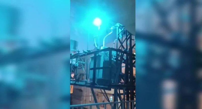 Şanlıurfa’da evlere bitişik trafonun patlama anları kamerada
