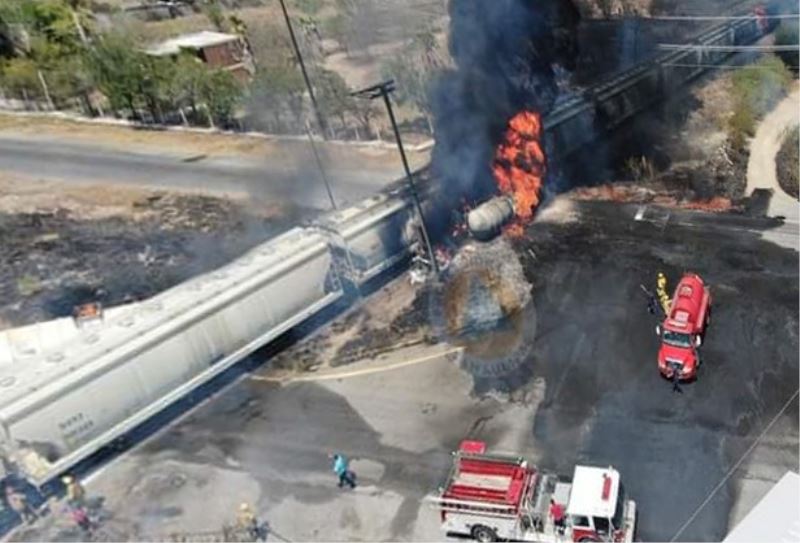 Meksika’da trenin çarptığı petrol tankeri patladı
