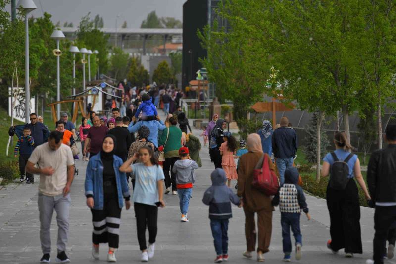 Büyükşehir’in Hayvanat Bahçesi’ne 3 günde 50 bin ziyaretçi
