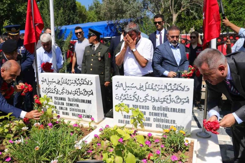 Adana’da 15 Temmuz şehitleri mezarları başında anıldı
