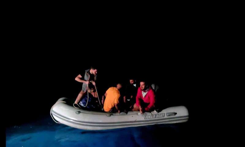 Datça’da açık denizde motor arızası yapan bottaki 5 kişi kurtarıldı
