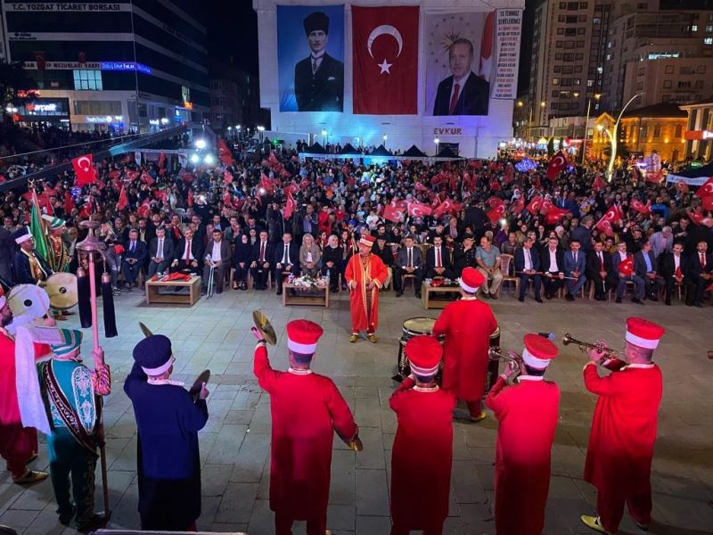 15 Temmuz’da meydanlar doldu taştı
