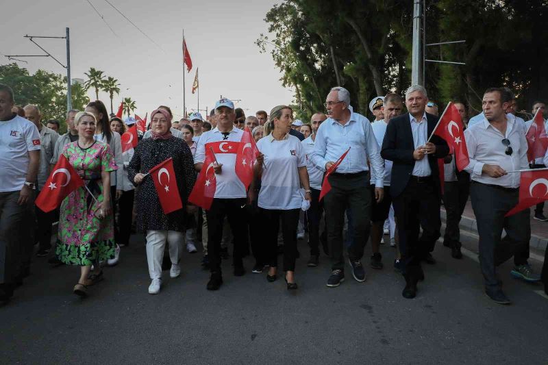 Antalya 15 Temmuz’da tek yürek olup, şehitlerini andı
