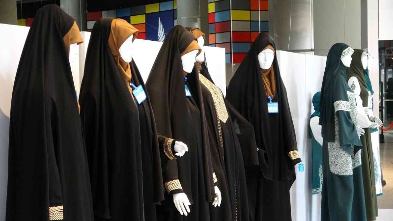 Tahran’da Fecr Uluslararası Moda ve Giyim Festivali alışveriş meraklılarını ağırlıyor
