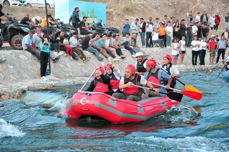 Cumhurbaşkanı Yardımcısı Oktay ve Bakan Kirişci, Yozgat’ta rafting yaptı
