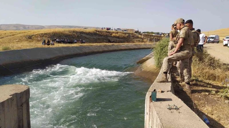Diyarbakır’da su kanalına giren genç, akıntıya kapılarak kayboldu
