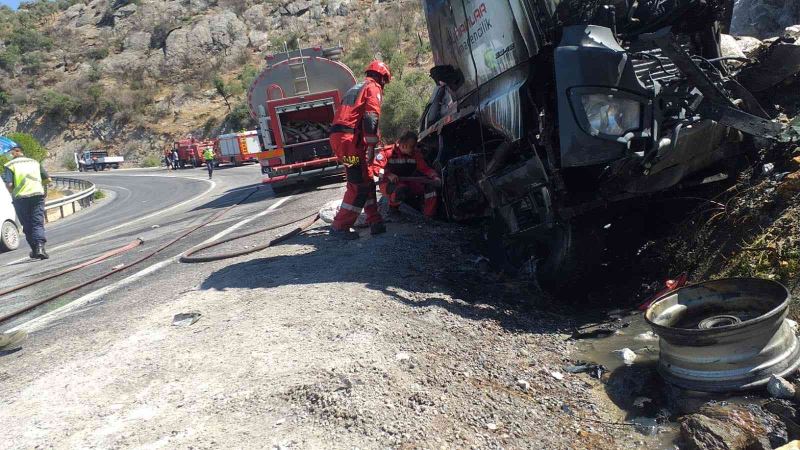 Talihsiz genç yanan tırda yaşamını yitirdi
