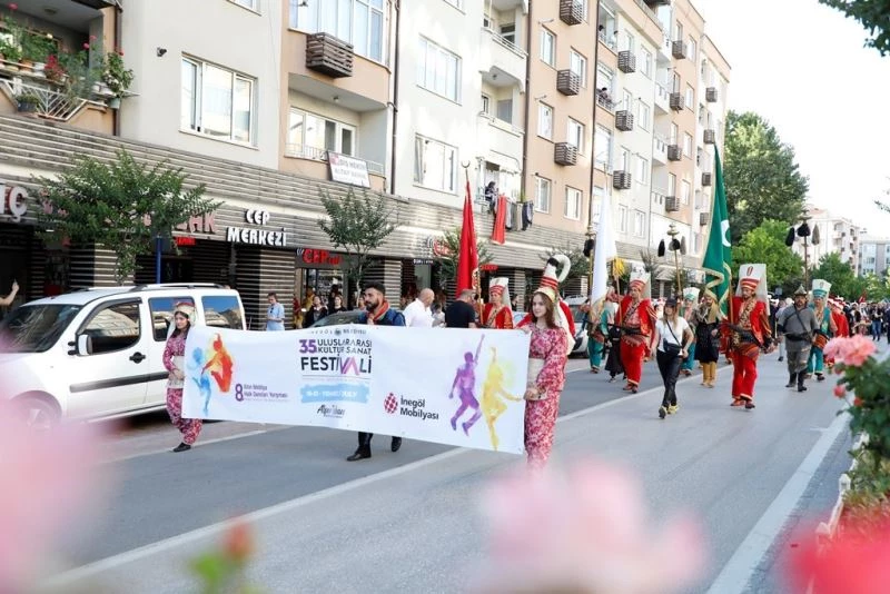 İnegöl’de kültür sanat cümbüşü başladı
