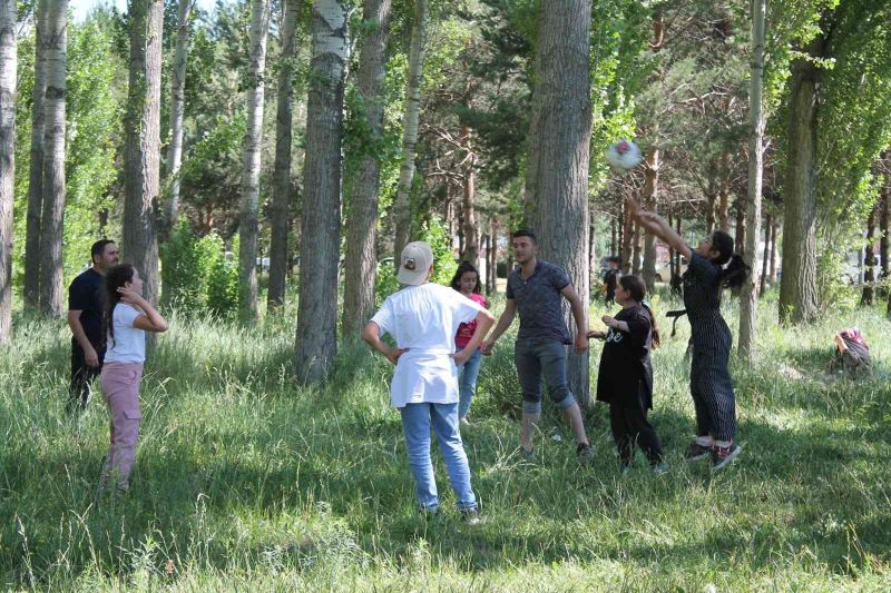 Sıcaklar artınca mesire yerleri doldu taştı
