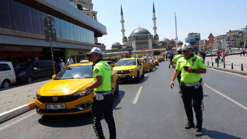 Taksim’de ticari taksilere yönelik denetim
