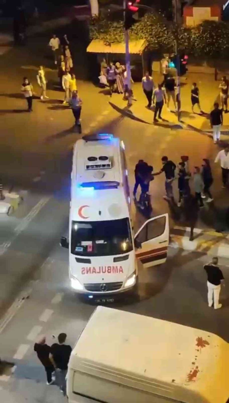  Esenyurt’ta hızlı gidiyor diye ambulans şoförüne küfretti, ortalık karıştı
