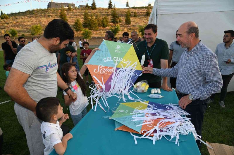 Selçuklu Seyir Tepesi’nde uçurtma şenliği
