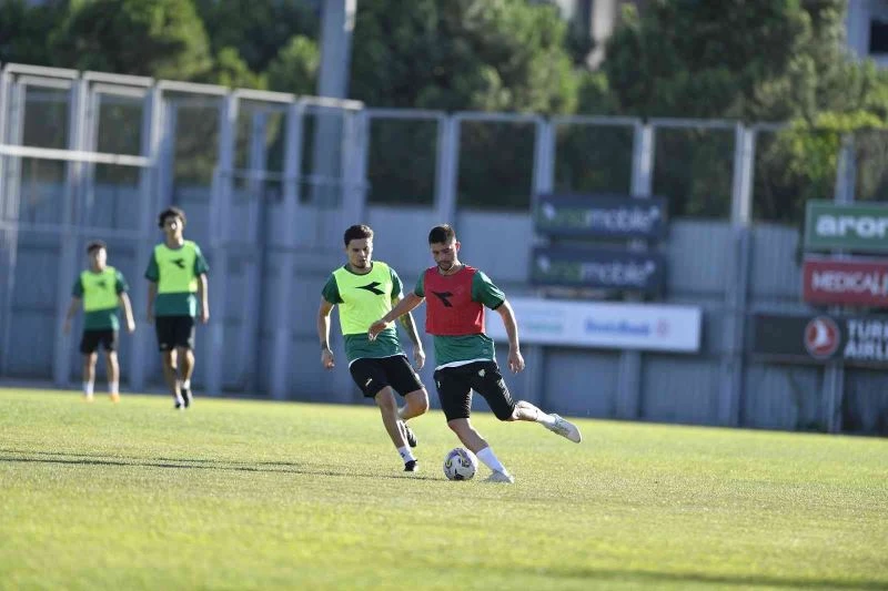 Bursasporlu futbolcular forma savaşı veriyor
