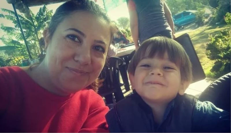 4 yaşındaki Deniz’in ipek böcekleri ile dostluğu görenleri gülümsetiyor
