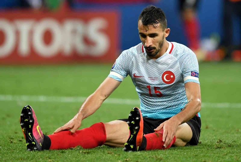 Mehmet Topal futbola rekorlarla veda etti
