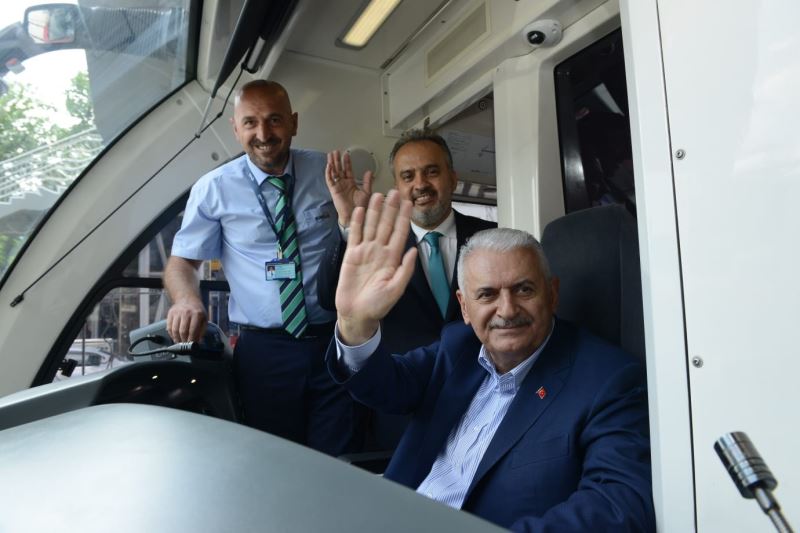 Bursa’da T2 tramvay hattı Binali Yıldırım’ın katılımıyla açıldı
