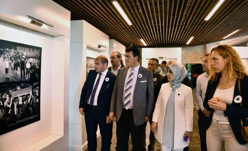 Srebrenitsa şehitleri fotoğraflarla anıldı
