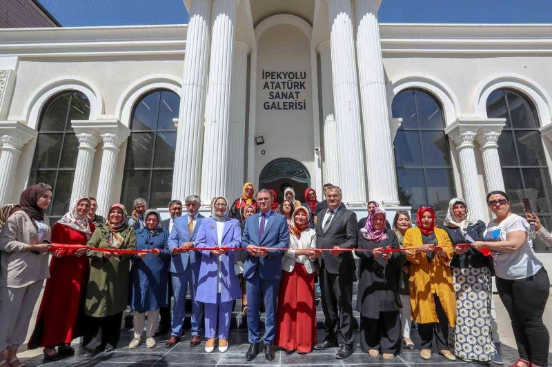 Vali Ozan Balcı ‘el emeği göz nuru’ sergisini açtı
