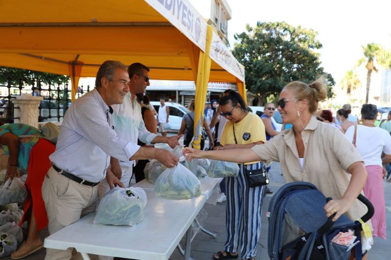 Didim Belediyesi’nin yetiştirdiği ürünler vatandaşlara dağıtıldı
