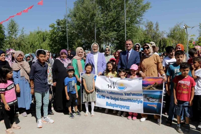 Van Büyükşehir Belediyesi 5 bin kadını tarih ve doğayla buluşturdu
