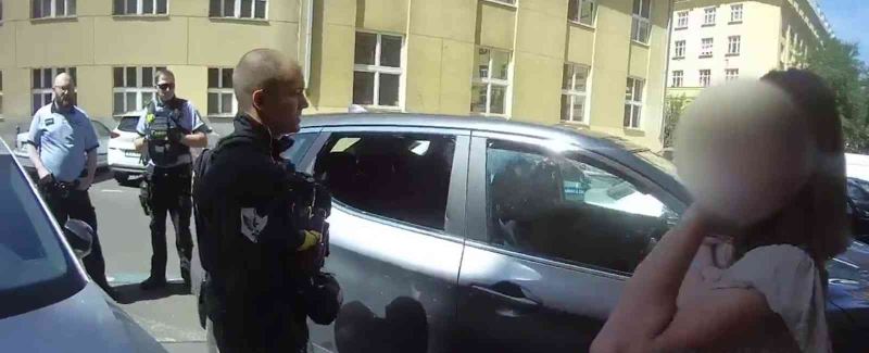 Çekya’da bir anne 6 aylık bebeğini arabada bıraktı
