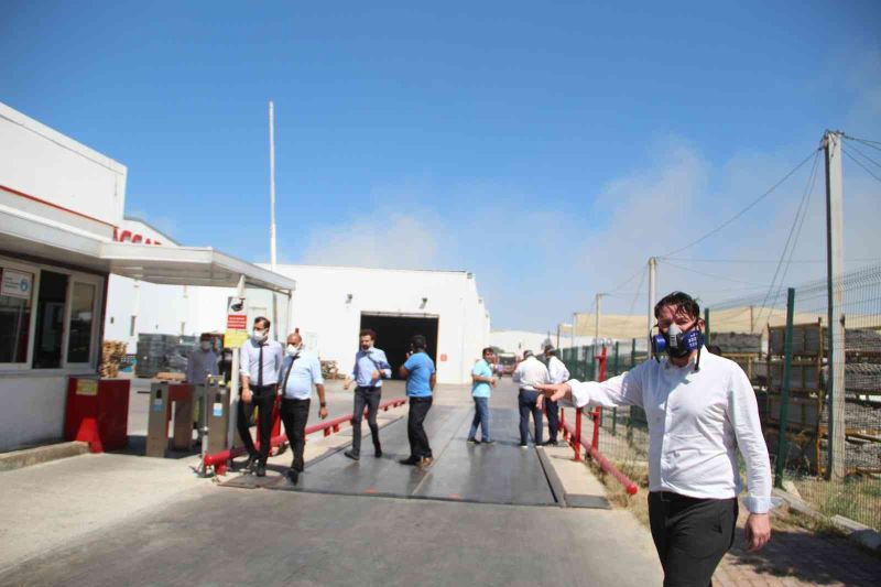 Antalya’da plastik inşaat malzemeleri üreten fabrikadaki yangın korkuttu
