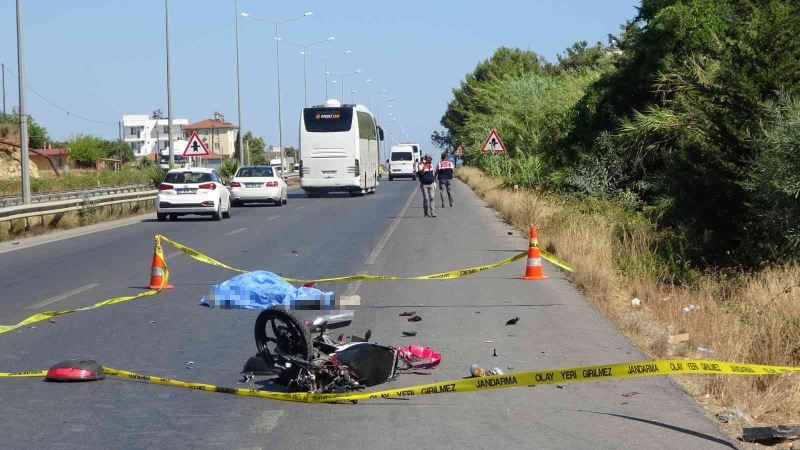 Yolu 300 metre kısaltmak için girdiği ters yönde motosiklete çarpıp kaçtı: 1 ölü
