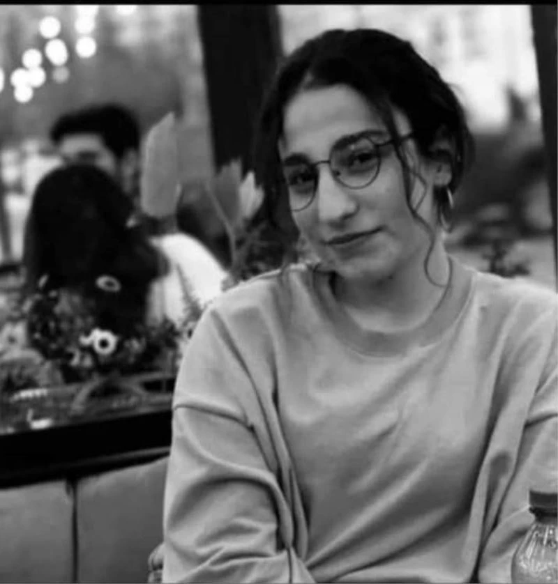 Batman’da minibüs durağına dalan kamyonet, genç kızı hayattan kopardı
