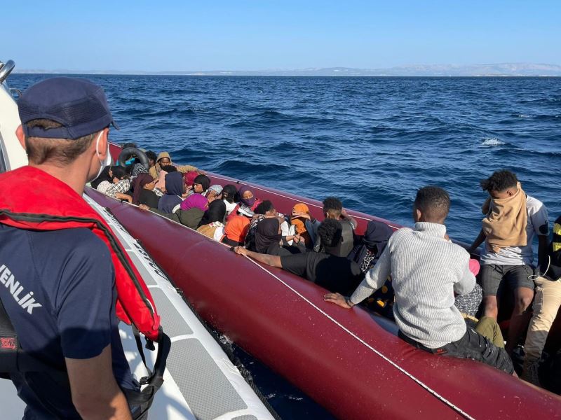 Çeşme açıklarında 47 göçmen kurtarılırken, 41 göçmende yakalandı
