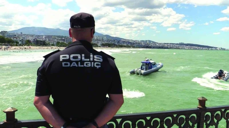 Serinlemek için denize giren vatandaşlara karadan, denizden ve havadan uyarı
