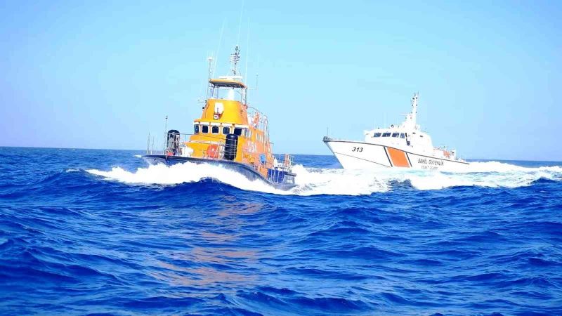Yunan Sahil Güvenliği, yelkenli tekneyi taciz etti, Türk askeri “rotanızı değiştirmeyin, tam yol ileri” dedi
