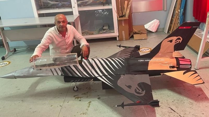 Lise öğrencileri F-16 savaş uçağı için otonom fırlatma koltuğu prototipi üretti
